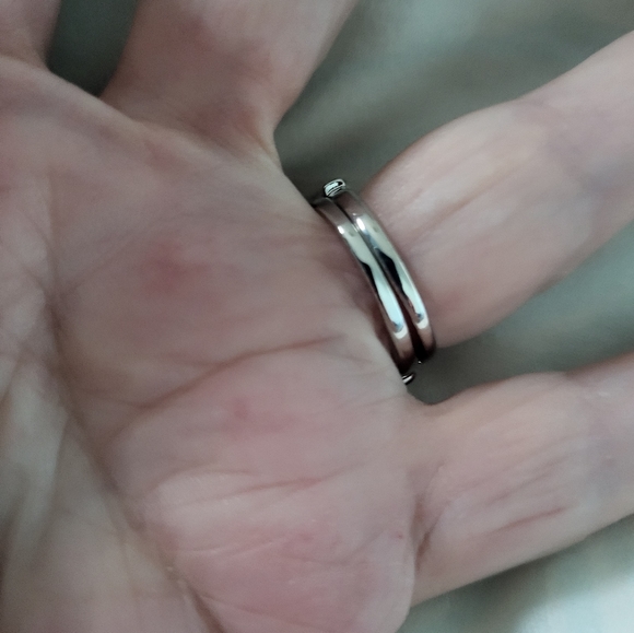 BRILLIANT ROUND CUT & BAUGETTE AUSTRIAN CRYSTALS RING SET - Picture 10 of 10